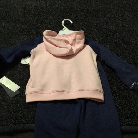 NWT toddler girls Tommy Hilfiger sweat outfit - Picture 7 of 7